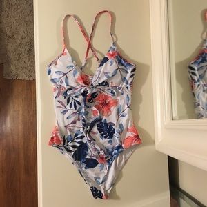 Cupshe size M one piece swimsuit